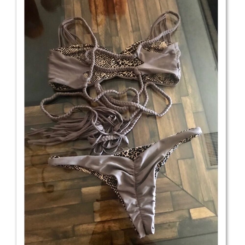 Acacia set. Medium and Perfect condition.